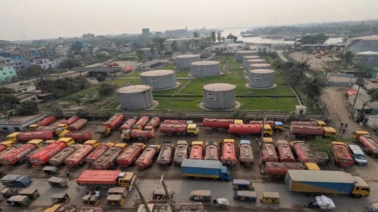 iজ্বালানি সরবরাহে গতি আনতে ছুটির দিনেও খোলা থাকবে বিপিসির তেল ডিপো