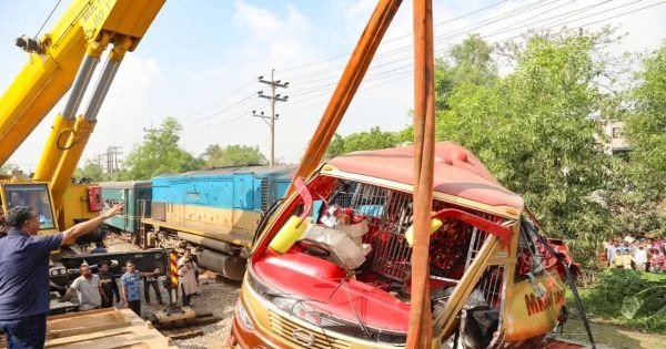 সড়ক দুর্ঘটনায় মৃত্যুমিছিল: ১০ দিনে ৩৪২টি দুর্ঘটনায় নিহত ২৭৪ জন