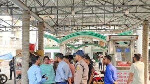 দেশে পর্যাপ্ত জ্বালানি মজুত রয়েছে, অবৈধ মজুত ঠেকাতে অভিযান চলবে: জ্বালানি বিভাগ