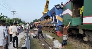 ঈদের ভিড়ে বিপত্তি, বগুড়ায় ট্রেন লাইনচ্যুত, ৫ জেলার যোগাযোগ বন্ধ