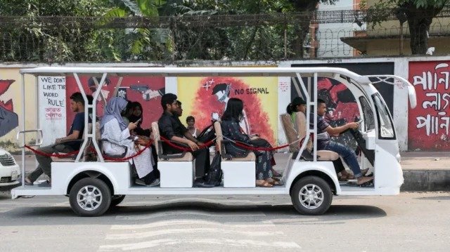 ছাত্রীদের যাতায়াতে স্বস্তি: রুয়েটে চালু হলো বিনামূল্যে বৈদ্যুতিক গাড়ি সেবা